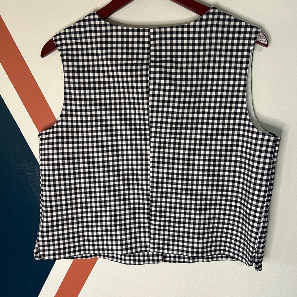 Navy and White Gingham Sleeveless Top Old Money - Picture 5 of 5